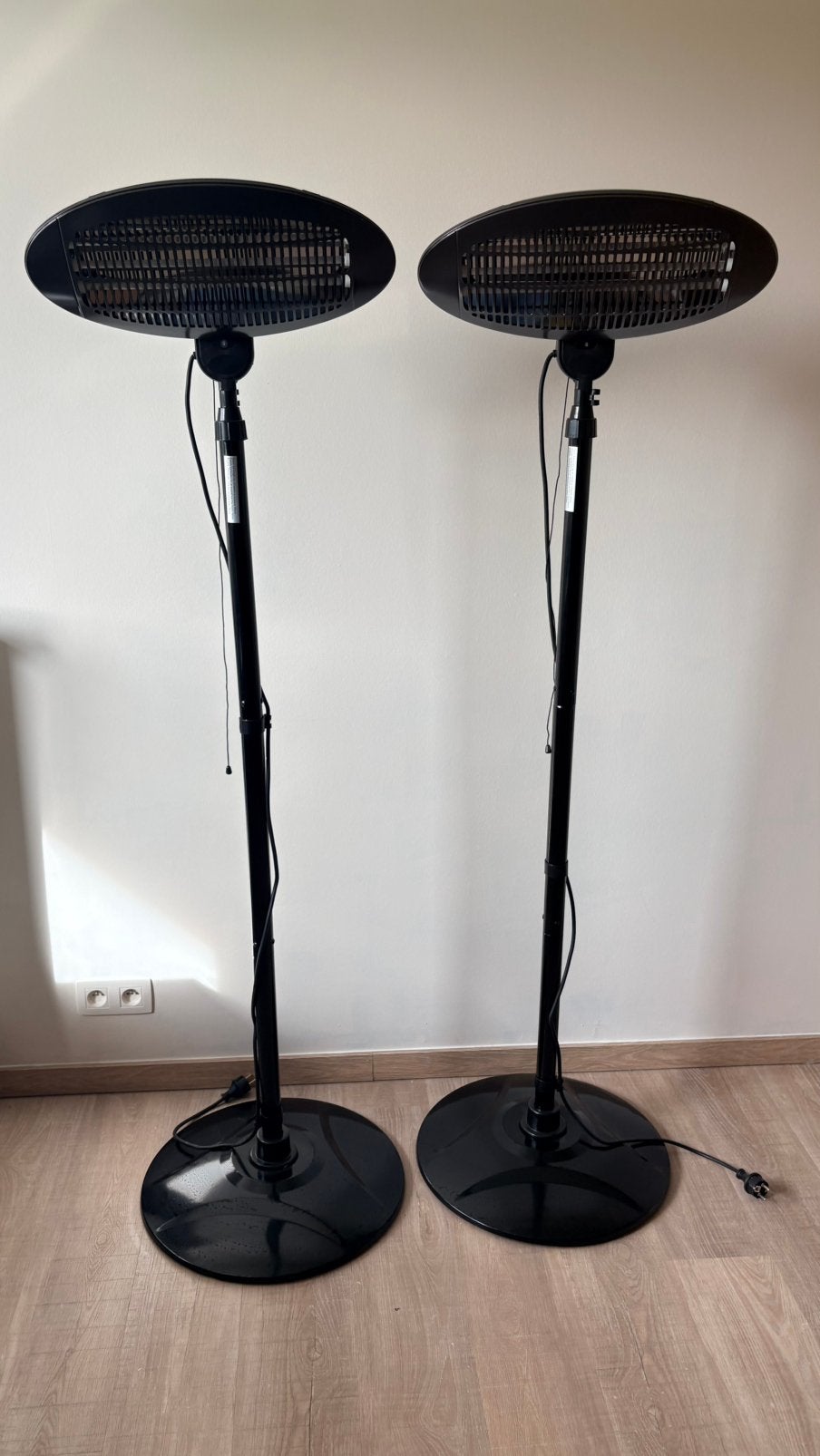 2 terrasverwarmers 2000W, in nieuwstaat, Tuin en Terras, Draaibaar, Vloer, Zo goed als nieuw, Ophalen