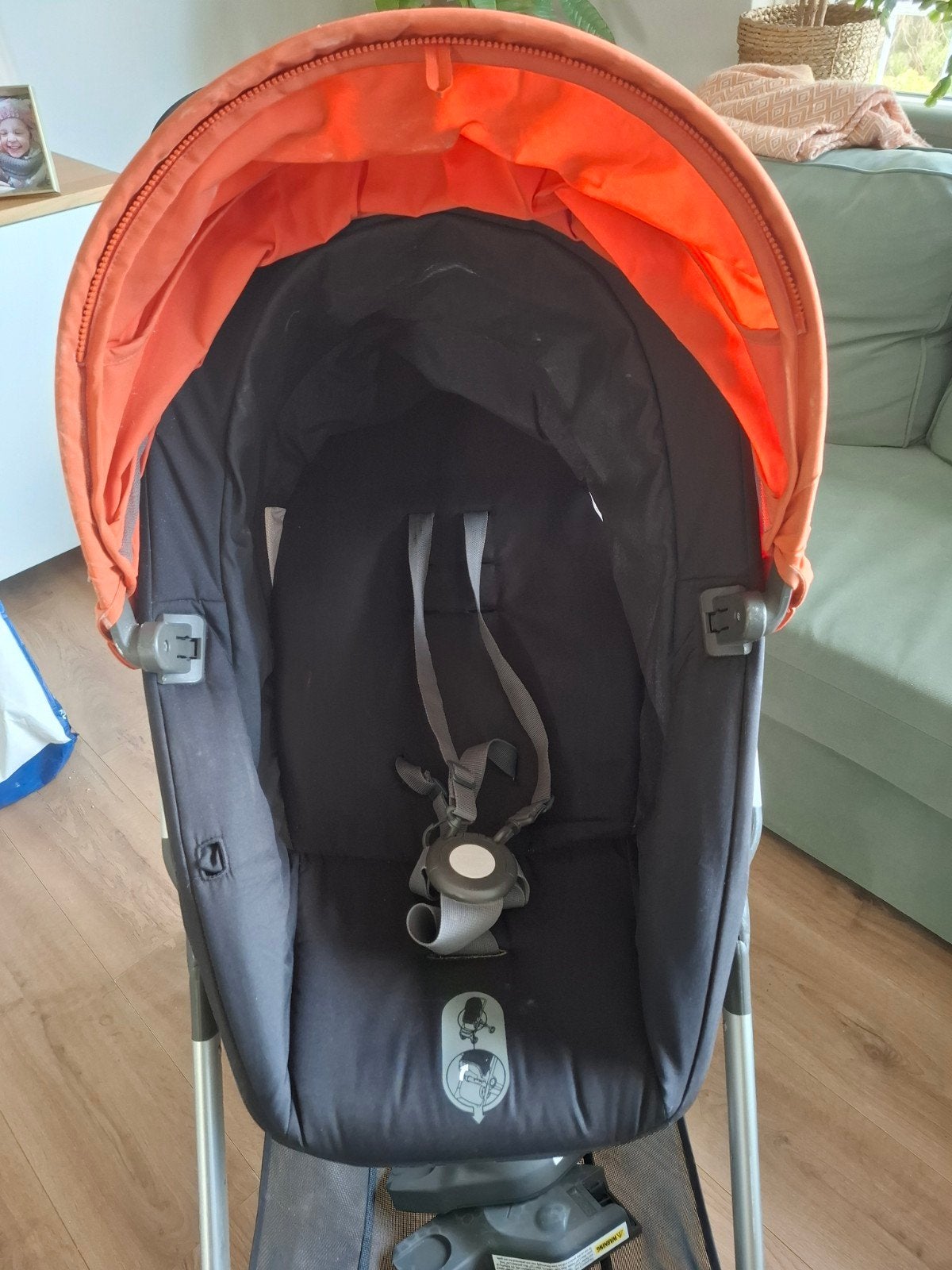 Poussette Stokke Scoot V2 Noire et Orange, Enfants & Bébés, Buggys, Enlèvement, Utilisé, Autres marques, Protection de pluie