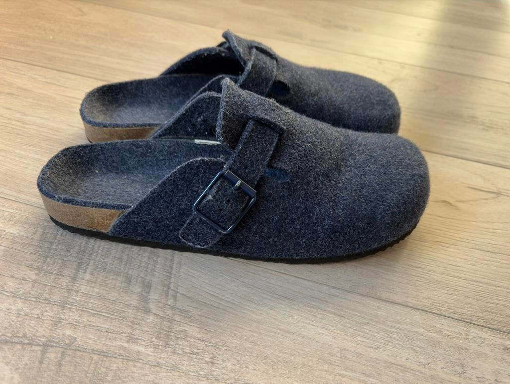 Donkerblauwe heren muiltjes maat 42/43, Vêtements | Hommes, Chaussures, Comme neuf, Enlèvement, Pantoufles, Bleu