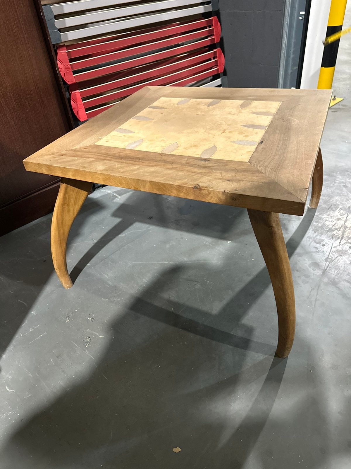 Vierkante houten salontafel, Ophalen, Zo goed als nieuw, Hout
