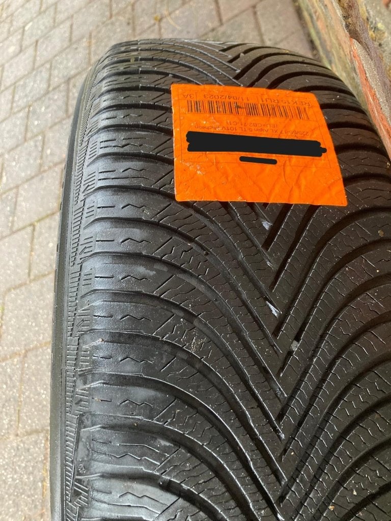 Kit pneus d'hiver avec des jantes Volvo - en parfait état, Autos : Pièces & Accessoires, Neuf, Pneus hiver, Véhicule de tourisme