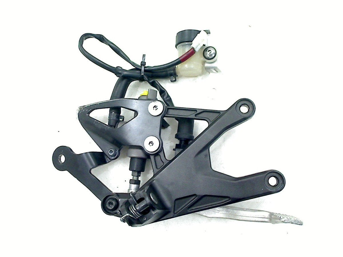 REPOSE PIEDS AVANT DROIT YZF R1 2015-2016 (YZF-R1 2CR), Yamaha Motor Europe N.V., Utilisé, Customersupport@yamaha-motor.co.uk
