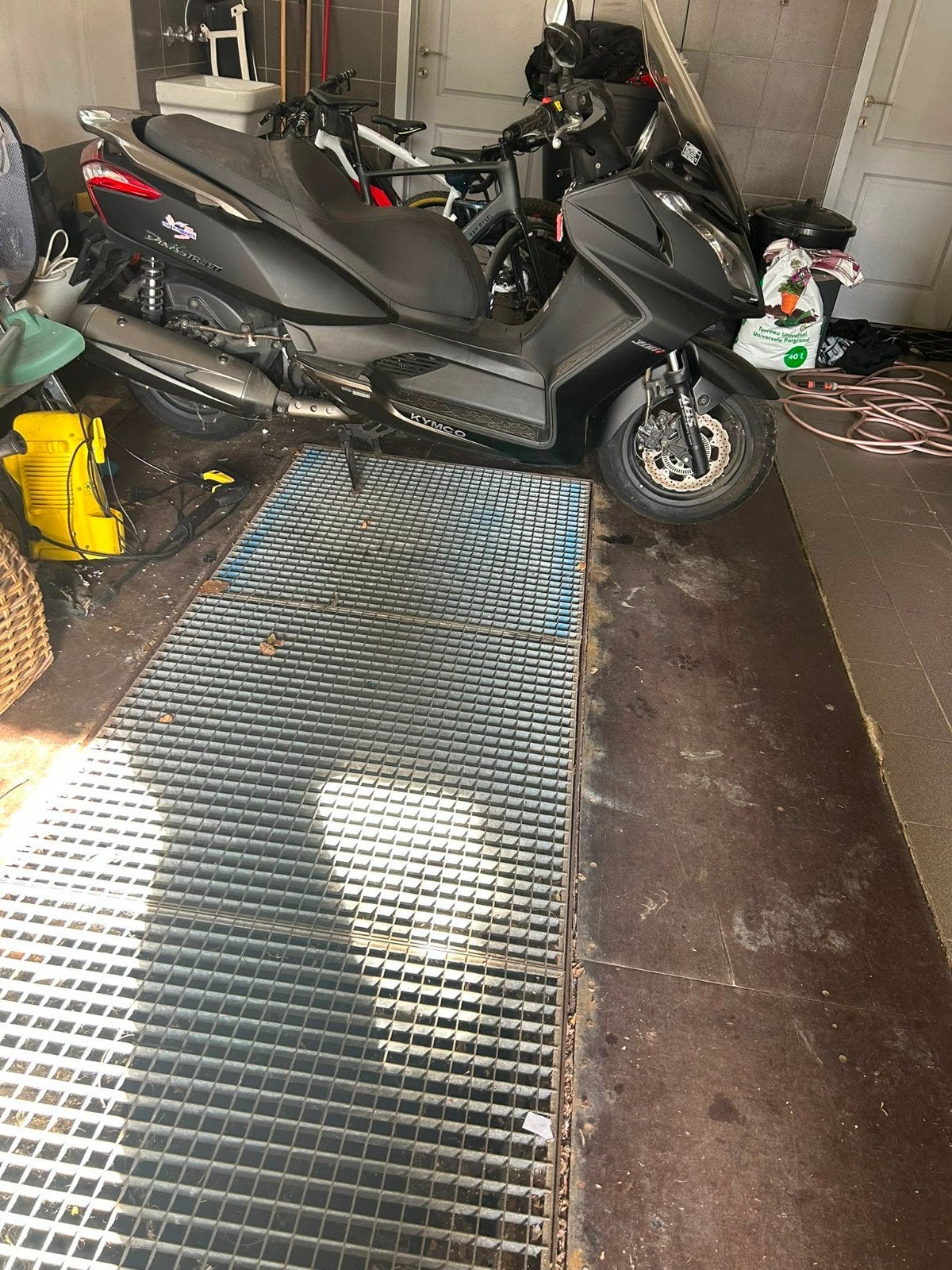 kymco dinkstreet 300cc, Ophalen