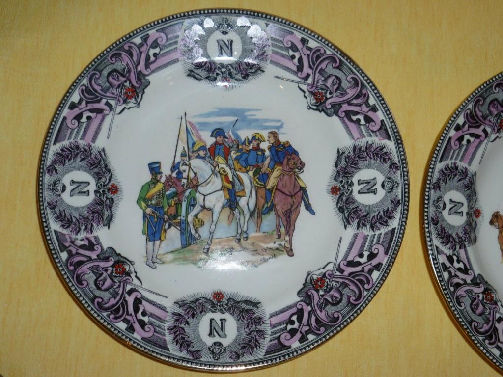 Boch Napoleon : 2 assiettes décoratives en couleur, Enlèvement ou Envoi