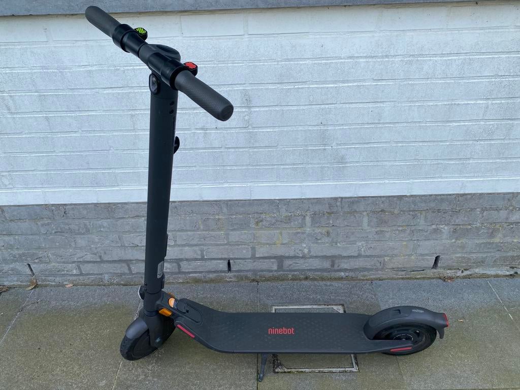 Trottinette SEGWAY Ninebot E25E, Vélos & Vélomoteurs, Trottinettes, Enlèvement, Comme neuf
