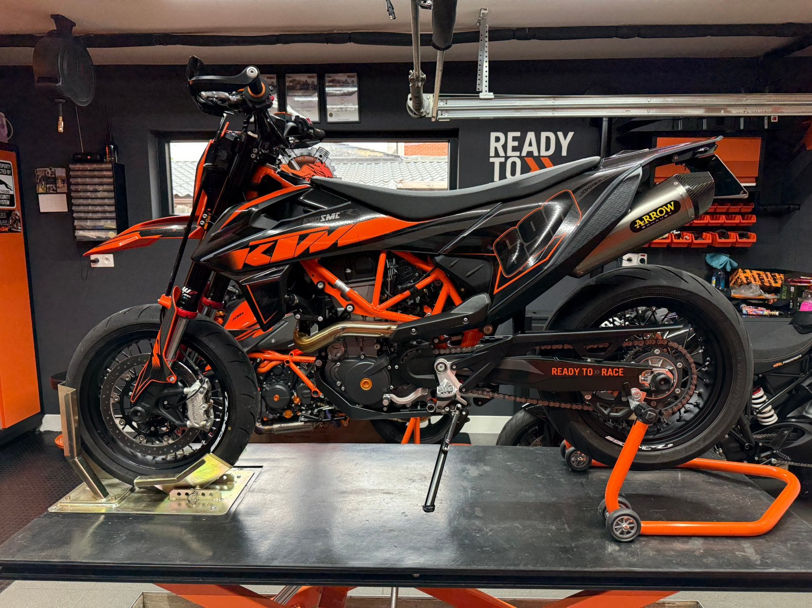 KTM 690 SMC R 2023 | 1.184 km | Showroomstaat, Motos, Motos | KTM, Échappement sport, Permis Moto A, Occasion, Plus de 35 kW