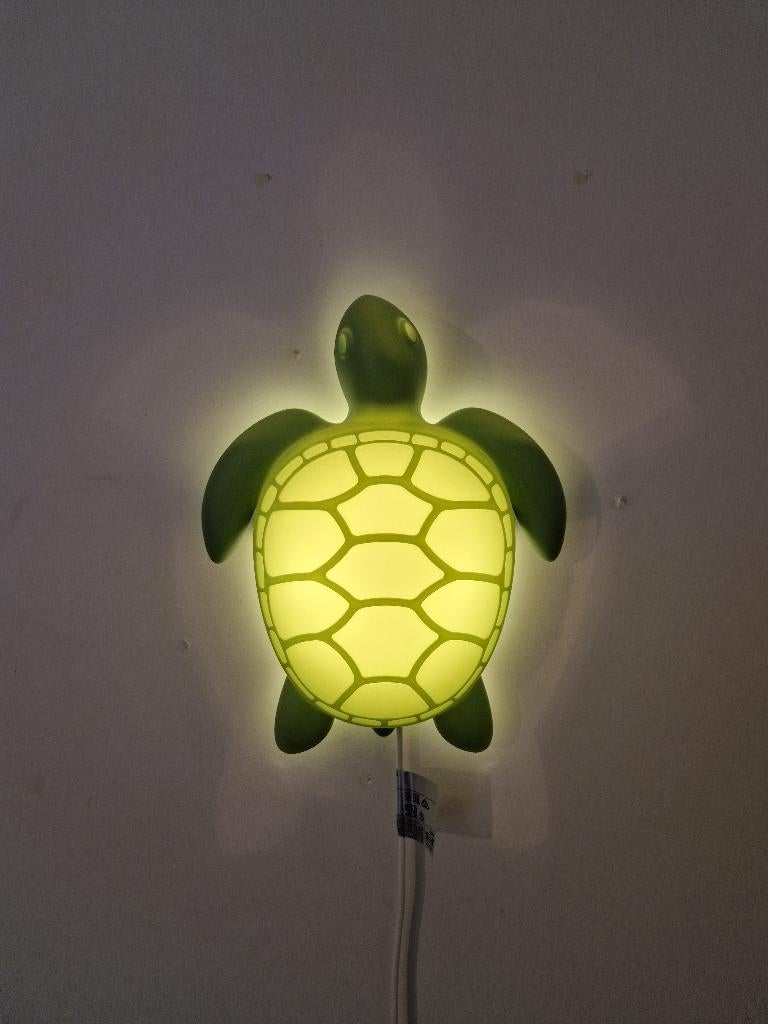 Wandlamp schildpad IKEA BLAVINGAD, Huis en Inrichting, Lampen | Wandlampen, Ophalen, Zo goed als nieuw, Kunststof