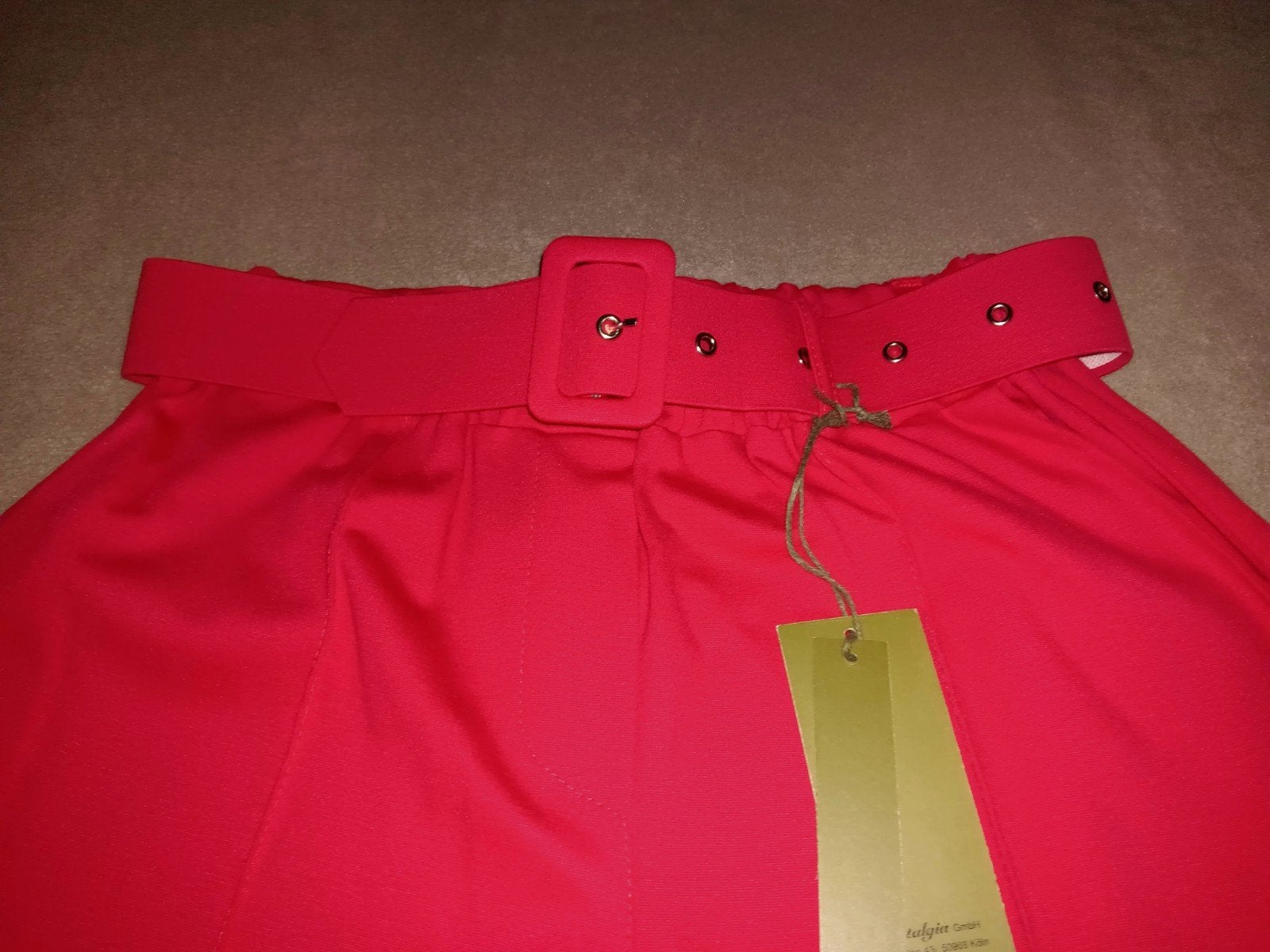 Mooie rode broek met bijpassende ceintuur - nieuw, Kleding | Dames, Broeken en Pantalons, Ophalen of Verzenden, Nieuw, Rood, Lang