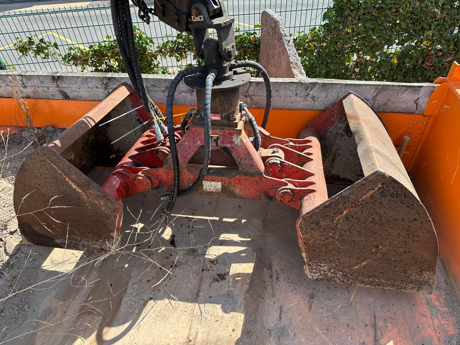 Benne preneuse, Enlèvement, Grue