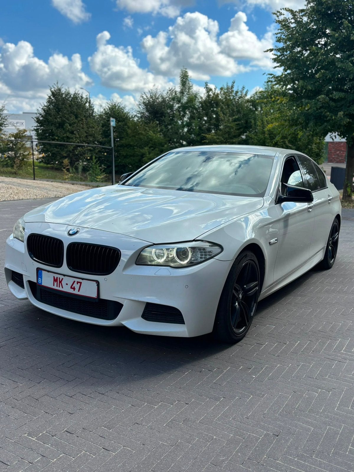 BMW M550d xDrive M Sport 381 PK Euro 6b | Carplay 187.000km, Auto's, BMW, Automaat, 4 deurs, 2995 cc, Wit