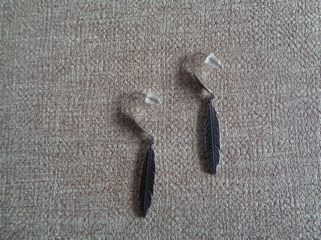 1 paar mooie oorbellen voor dames, Bijoux, Sacs & Beauté, Boucles d'oreilles, Puces ou Clous, Gris, Enlèvement ou Envoi, Comme neuf