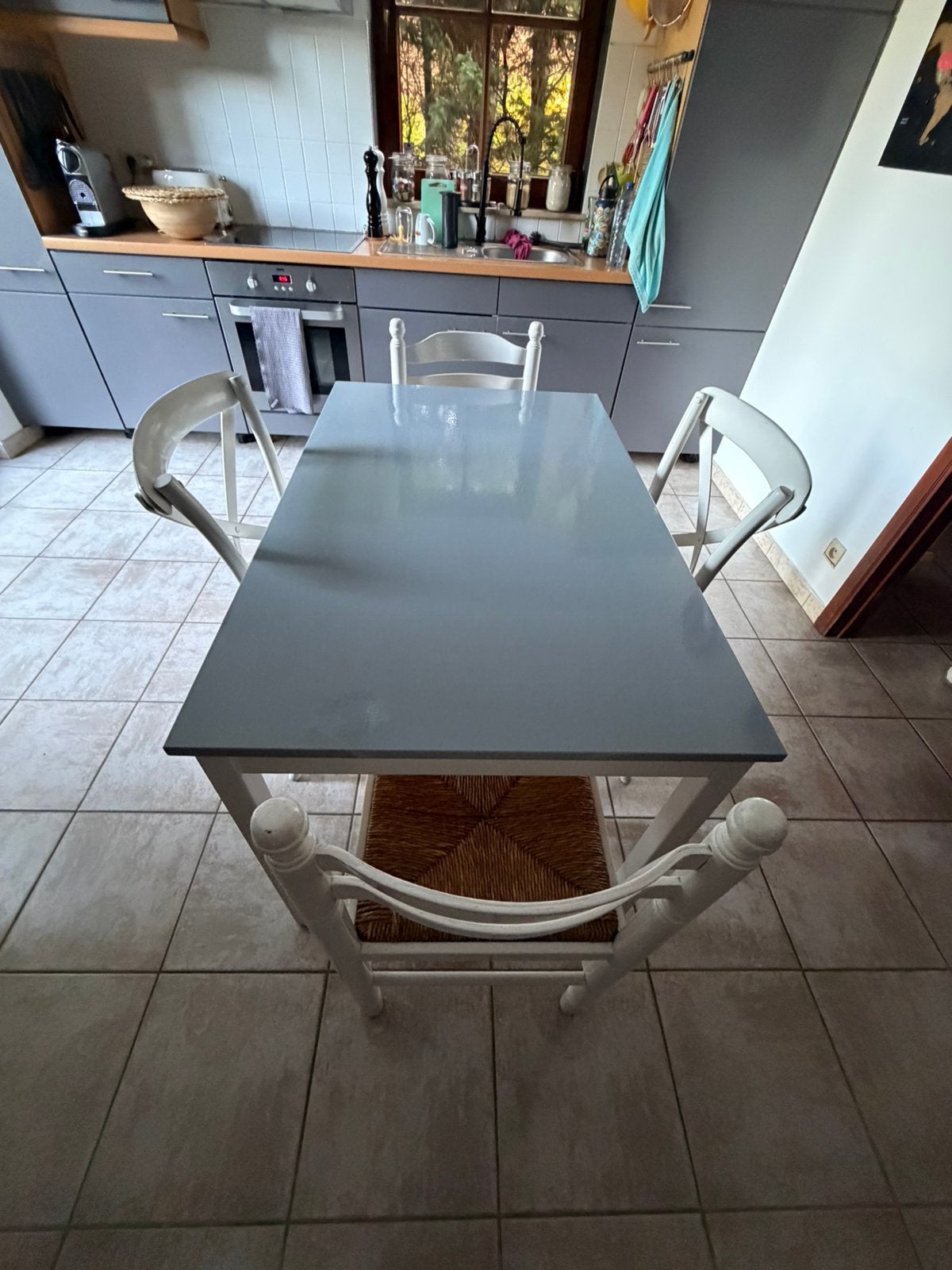 Table de cuisine + 4 chaises, 100 à 150 cm, Simple et moderne, Quatre personnes, Comme neuf