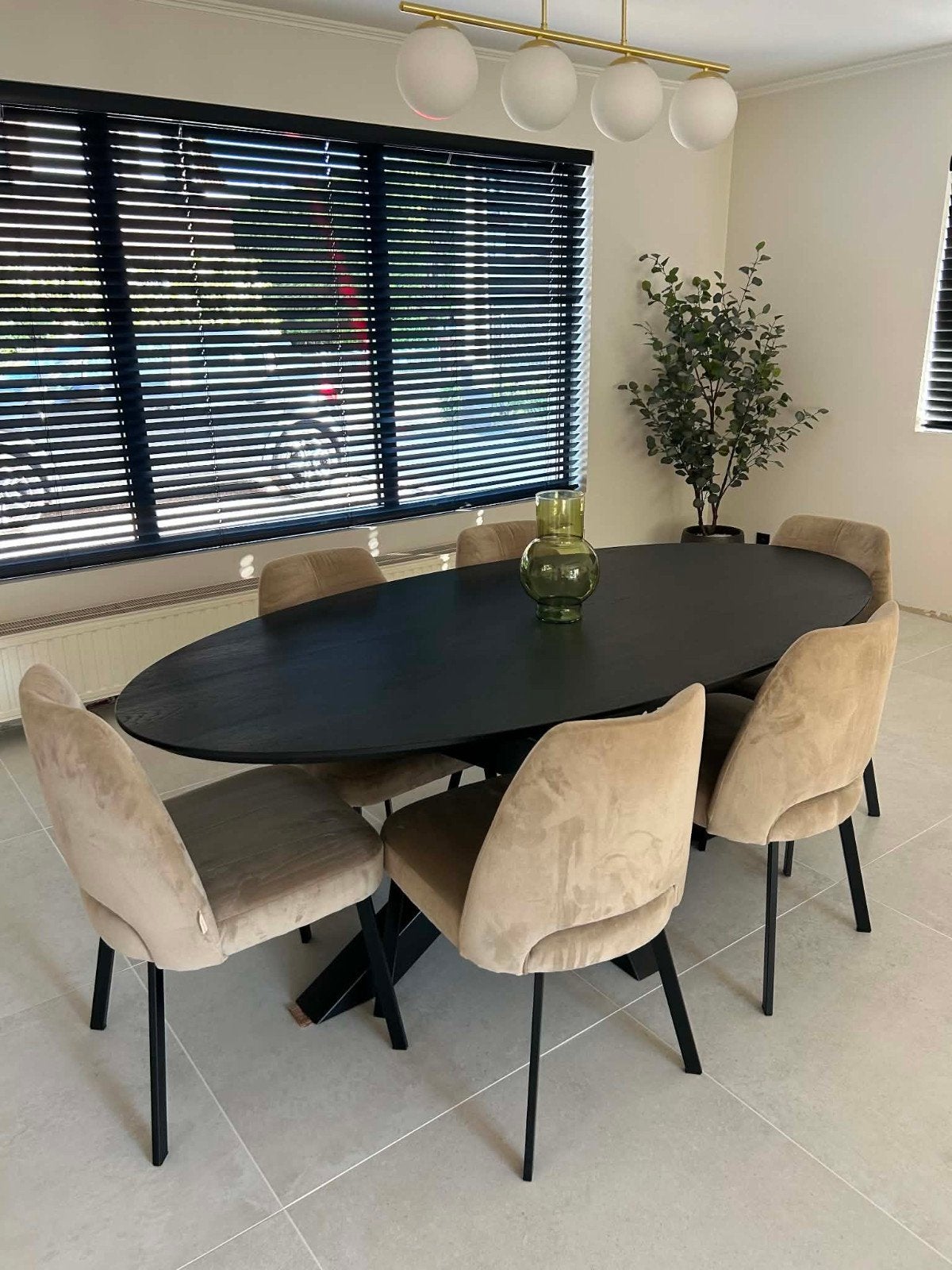 Table et chaises De Factorij, Enlèvement
