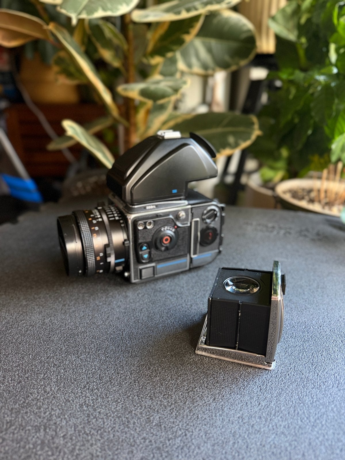 Hasselblad 203fe + 80 mm f2.8 + prisma, Audio, Tv en Foto, Ophalen, Zo goed als nieuw, Spiegelreflex, Overige Merken