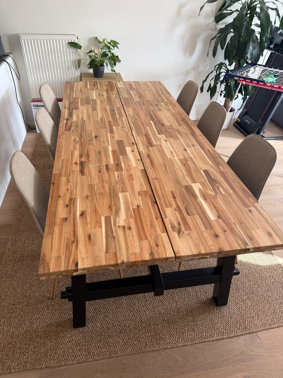 Skogsta eettafel IKEA en 6 Bistrup stoelen (kan ook apart), Ophalen, Zo goed als nieuw