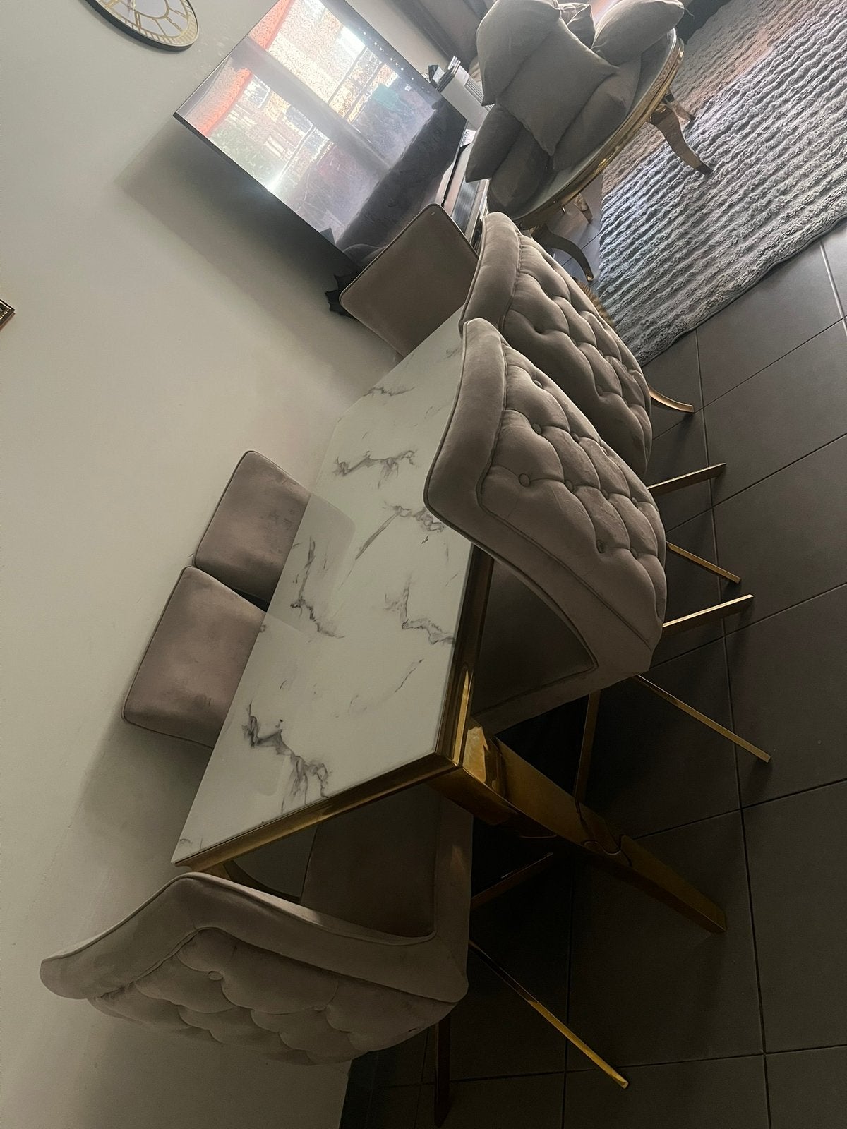 Table a manger avec 6 chaises gold et marbre, Enlèvement