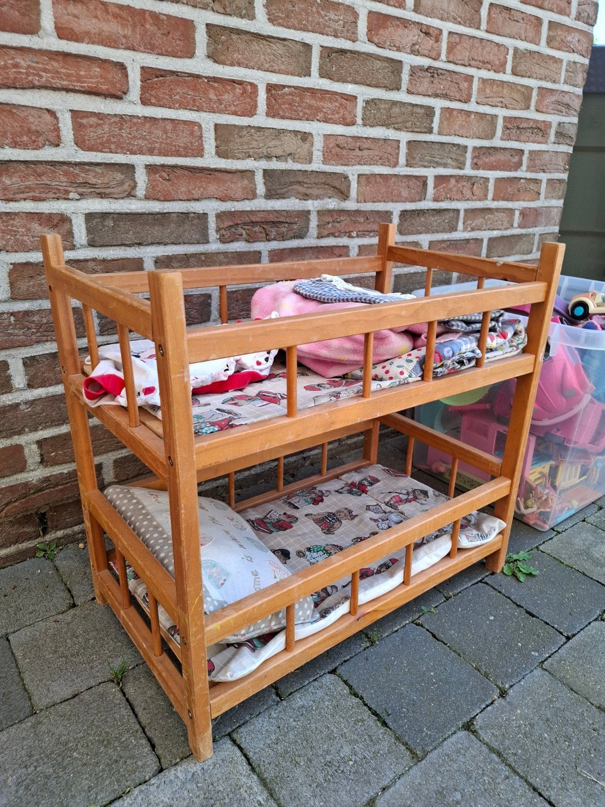 Poppenbed, Enlèvement, Lits superposés