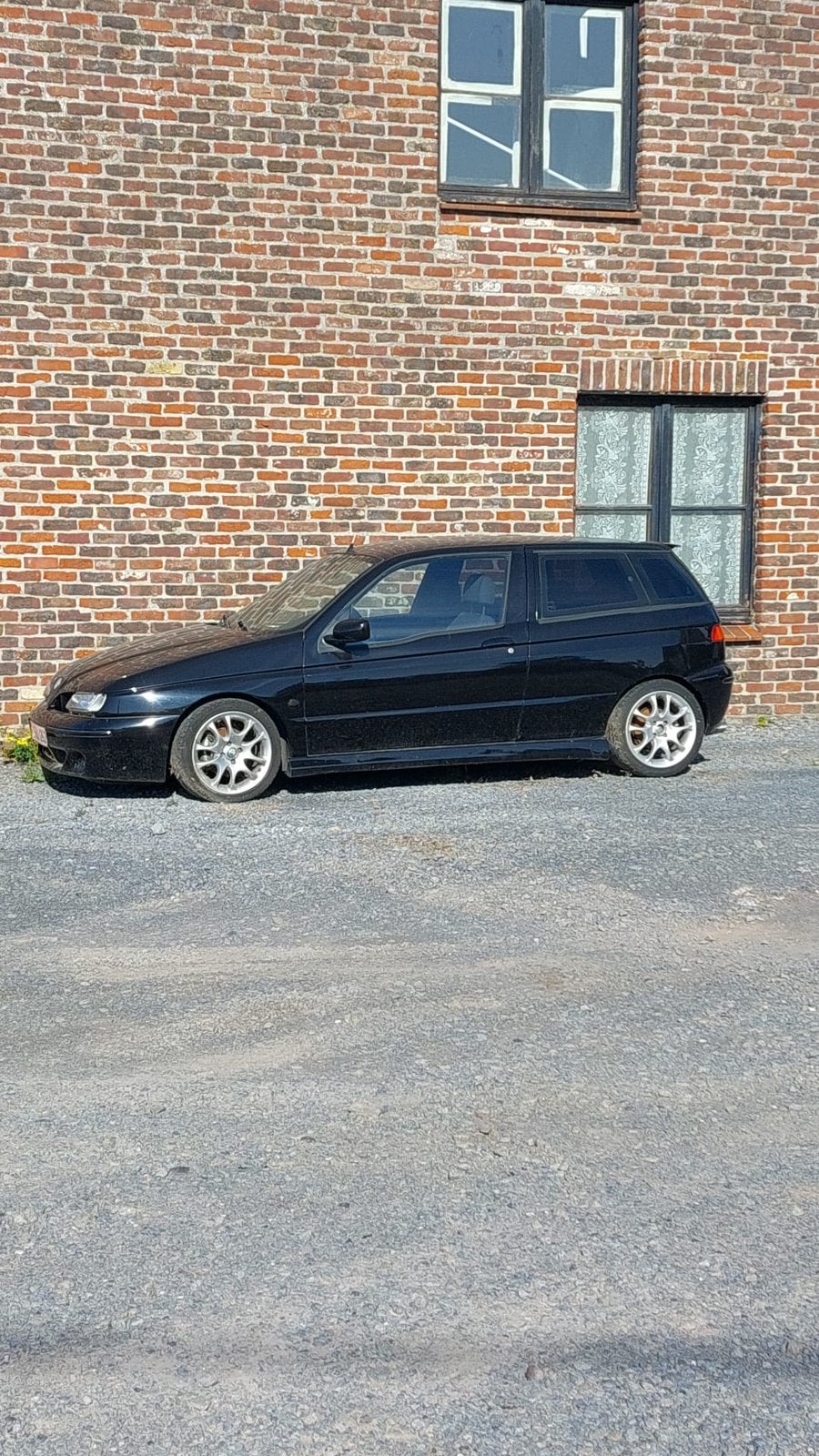 Alfa 145 1.9Jtd voor onderdelen of export, Auto's, Zwart, Diesel, Particulier, Te koop