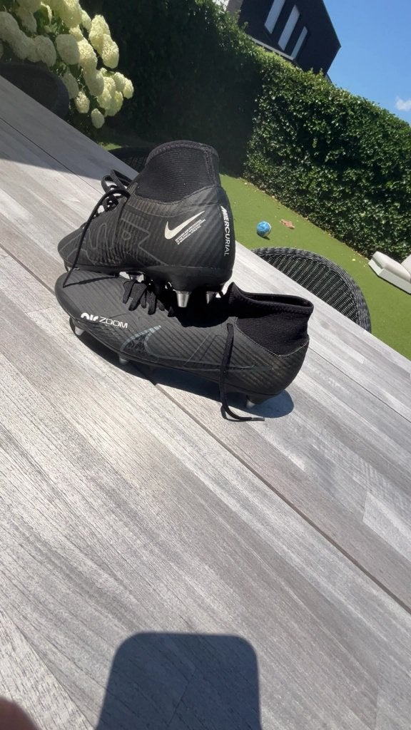 voetbalschoenen elite, Sport en Fitness, Voetbal, Ophalen, Zo goed als nieuw, Schoenen