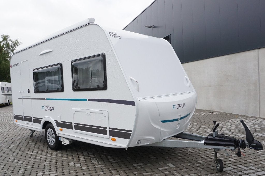 Magnifiques Dethleffs pour 4 pers.avec déménage, MTM 1360 kg, Caravanes & Camping, Caravanes, Entreprise, jusqu'à 4, Siège de train