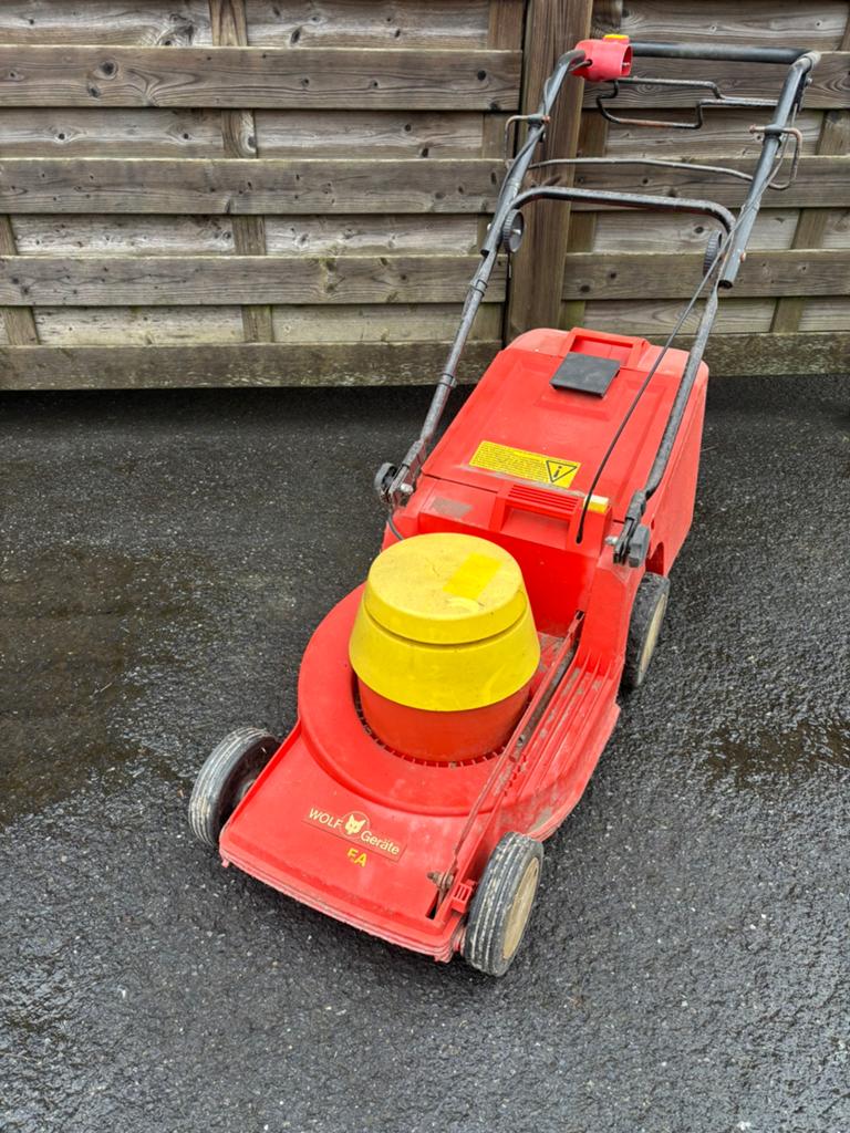 Grasmaaier elektrisch zelftrekker Wolf 42cm 1600 watt, Ophalen, Gebruikt