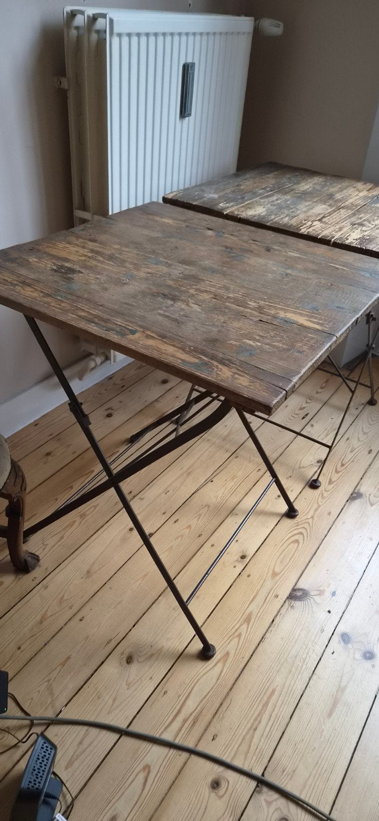 2 houten bistro tafels (opklapbaar), Ophalen