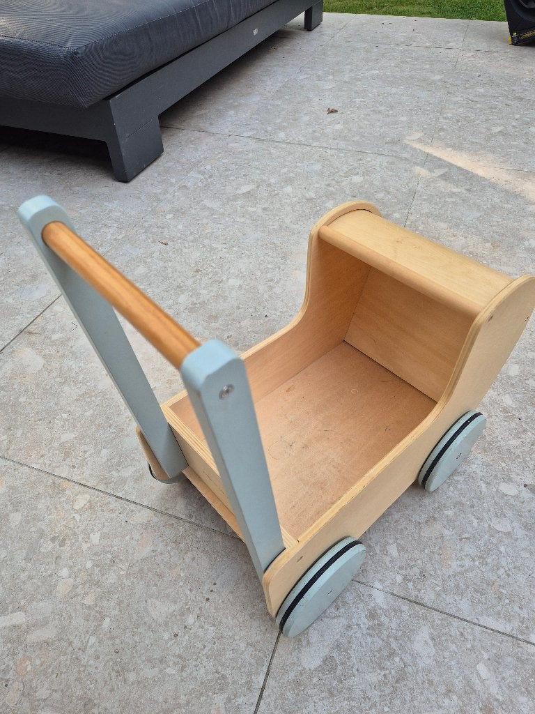 Landau pour poupée en bois Kids Concept | Design scandinave, Enlèvement, Utilisé, Jouet à Pousser ou Tirer