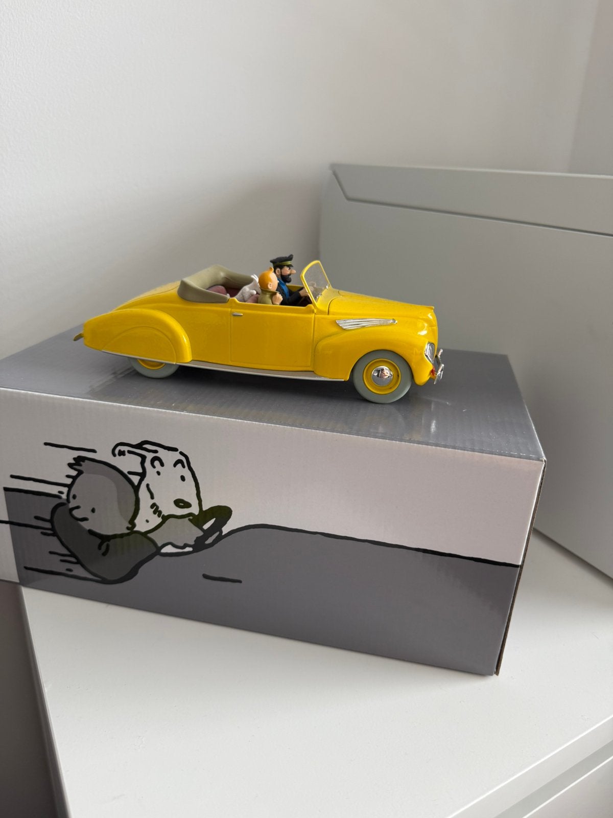 Tintin en voiture avec 7 boules de cristal, Collections, Enlèvement ou Envoi, Tintin, Comme neuf, Statue ou Figurine