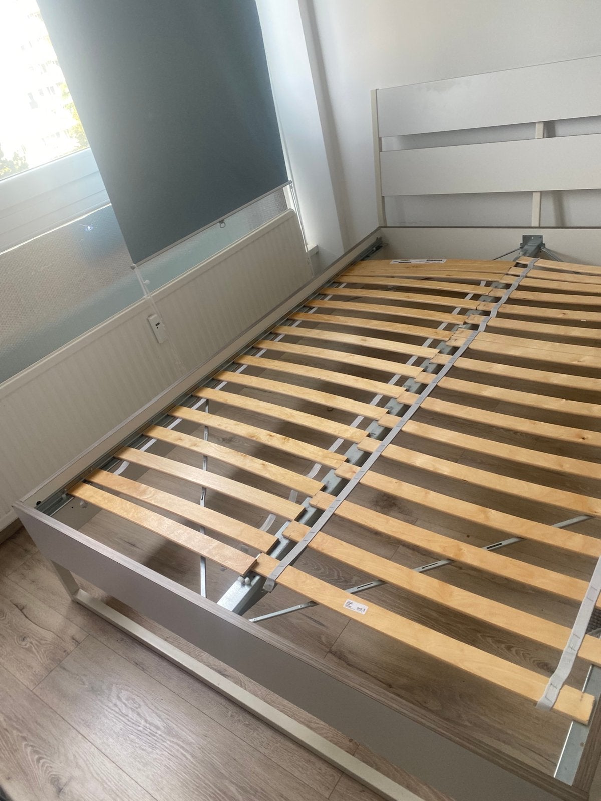 Je donne un lit avec matelas. À venir chercher sur place, Ophalen, Gebruikt, Wit, Tweepersoons