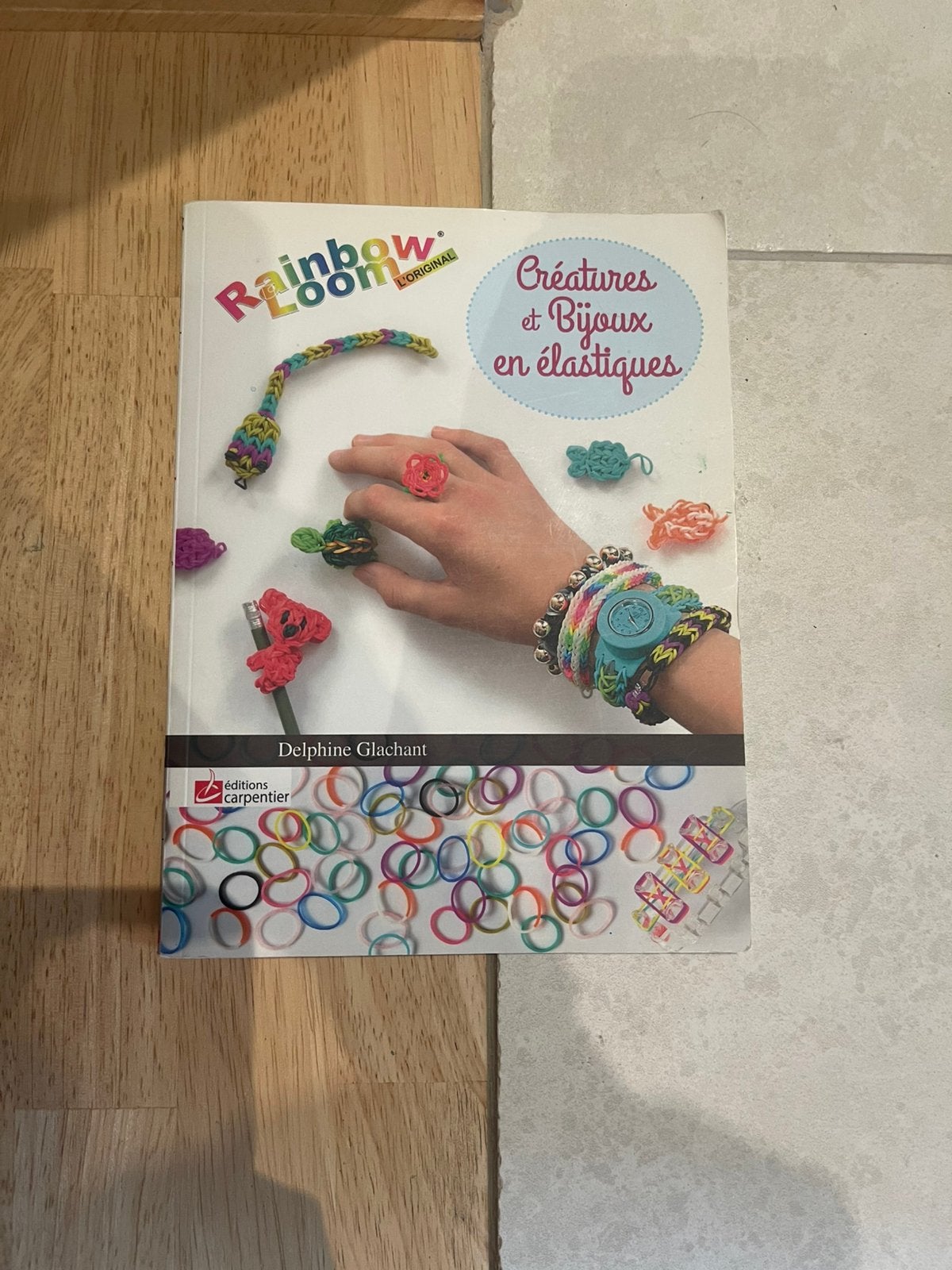 Livre pour fabriquer des figurines Rainbow Loom, Enlèvement ou Envoi, Comme neuf, Autres types