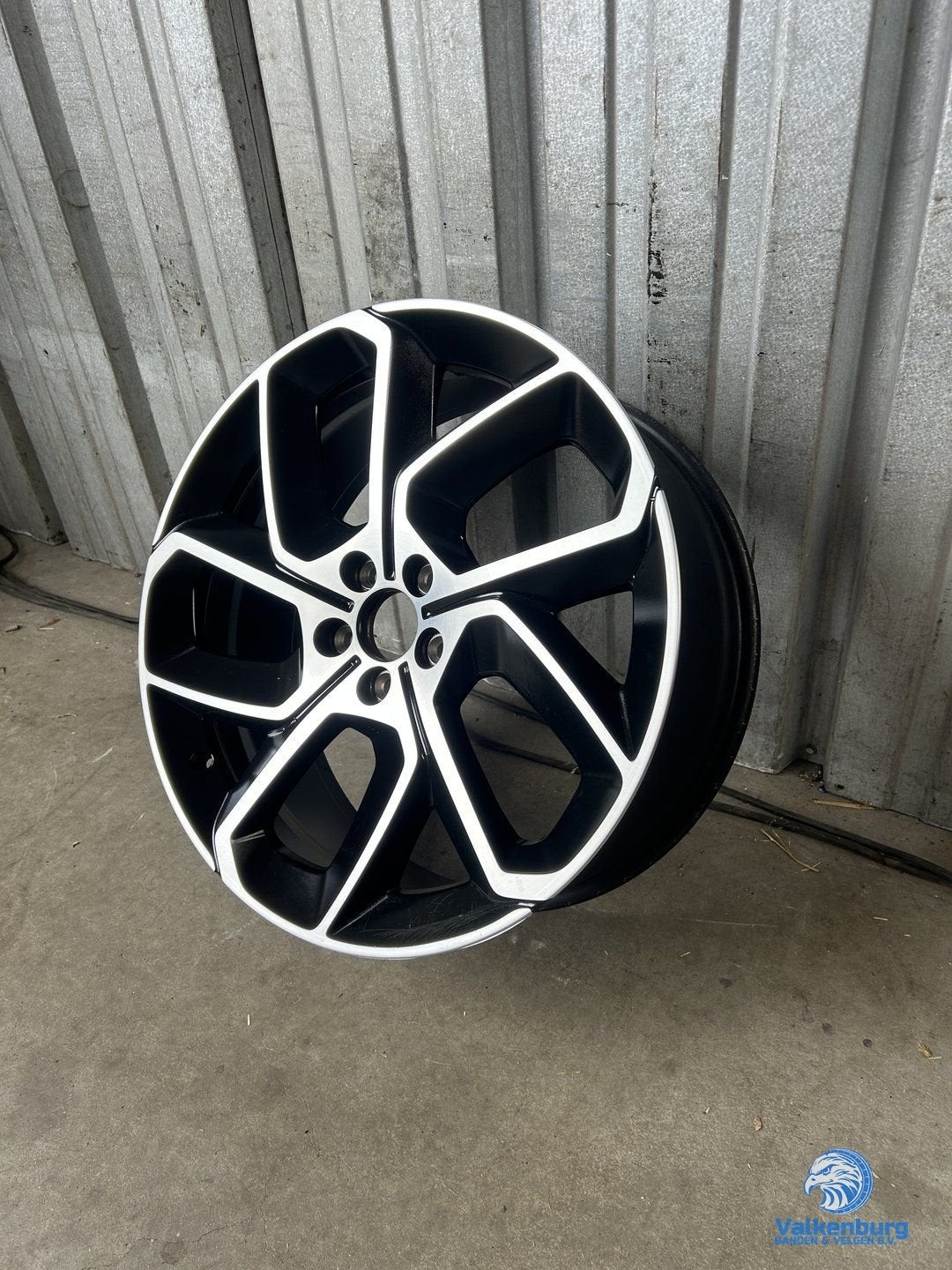 1 stuk originele Lynk & Co 01 20 inch zwarte velg 5x108, Gebruikt, -, -, Ophalen of Verzenden