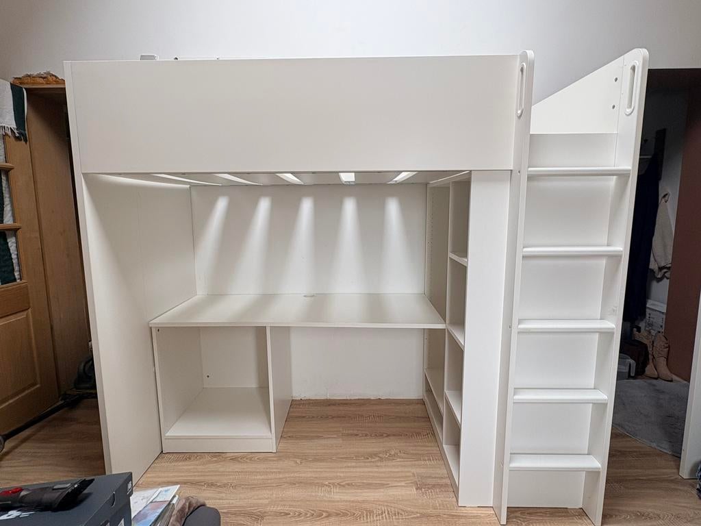 Lit en  hauteur avec bureau et rangements, Enlèvement, Comme neuf