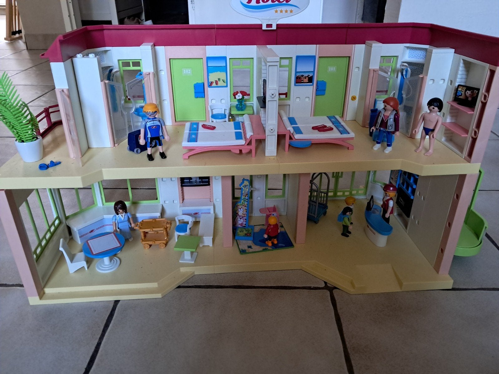 playmobil hotel, Enlèvement