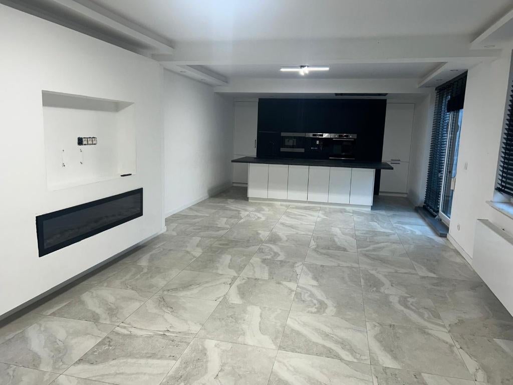 Huis + magazijn + showroom in Hamme te koop, Provincie Oost-Vlaanderen, 500 tot 1000 m², Woning met bedrijfsruimte, Hamme