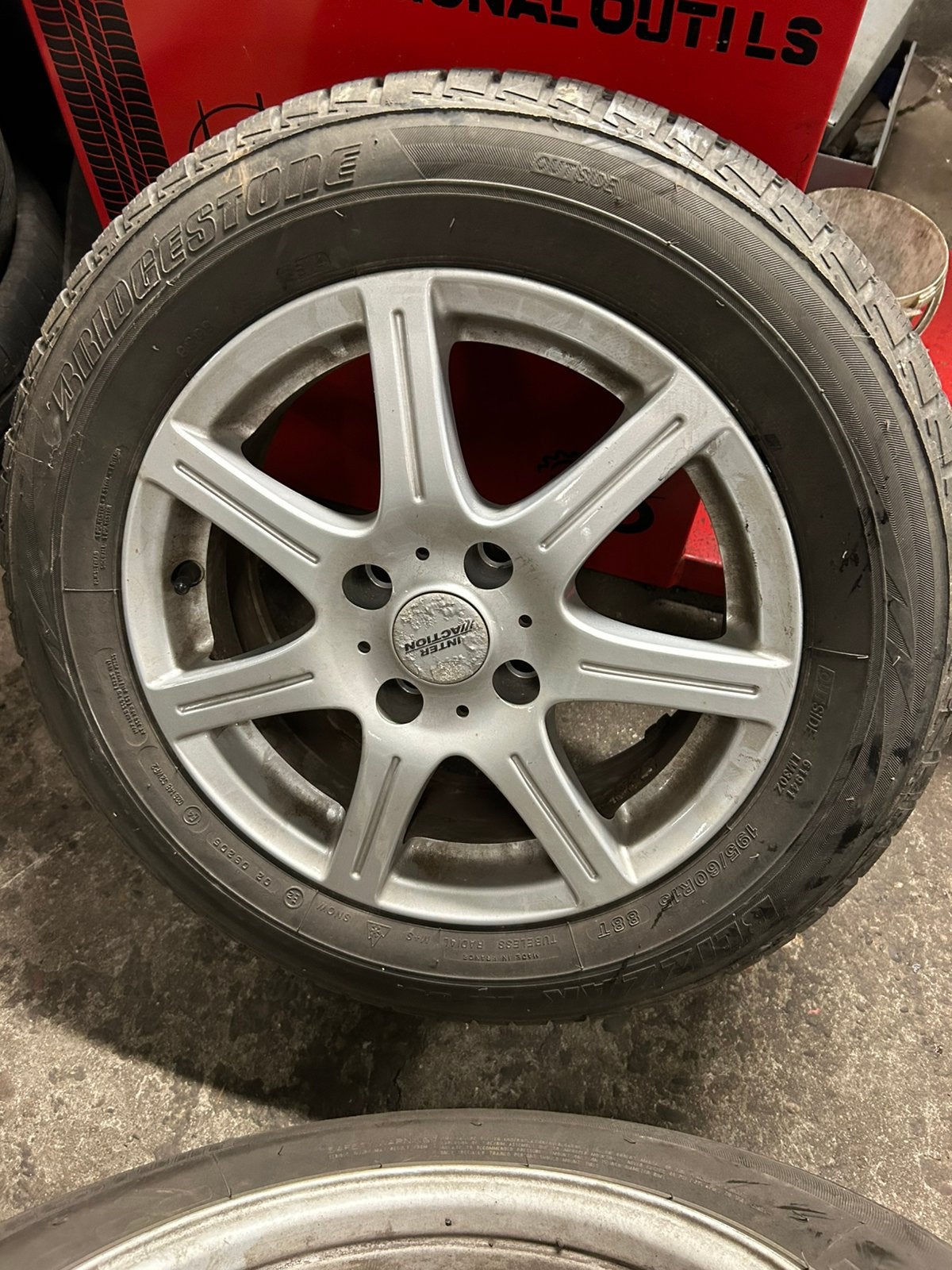 Jantes et pneus peugeot 208 kit hiver, Ophalen