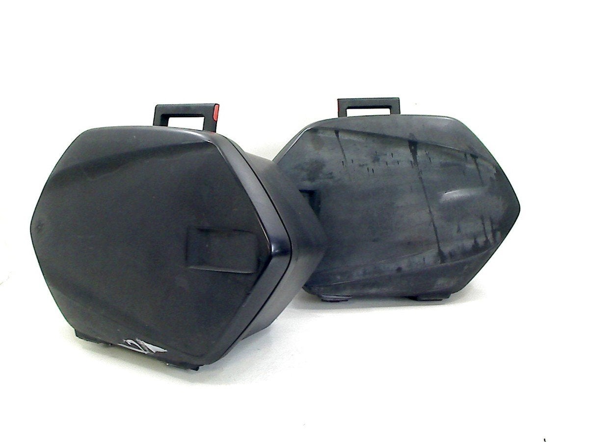 ENSEMBLE DE BAGAGES Yamaha, Yamaha Motor Europe N.V., Utilisé, Customersupport@yamaha-motor.co.uk, Koolhovenlaan 101
1119 NC  Schiphol-Rijk, NL