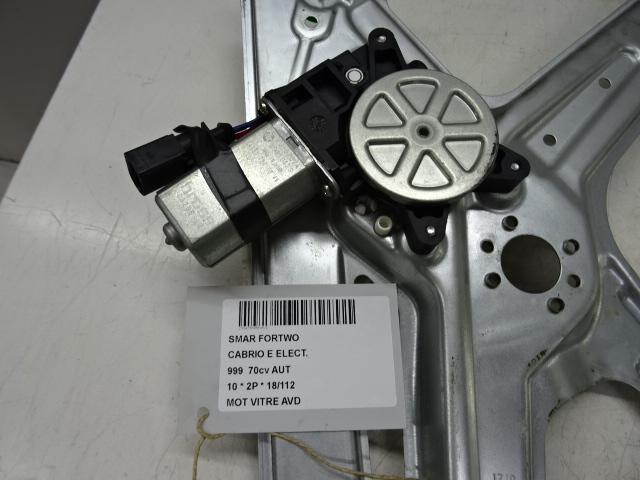 MOTEUR LEVE VITRE ELECTRIQUE AVANT DROIT Smart (A4517200846), Utilisé, Droite, Smart