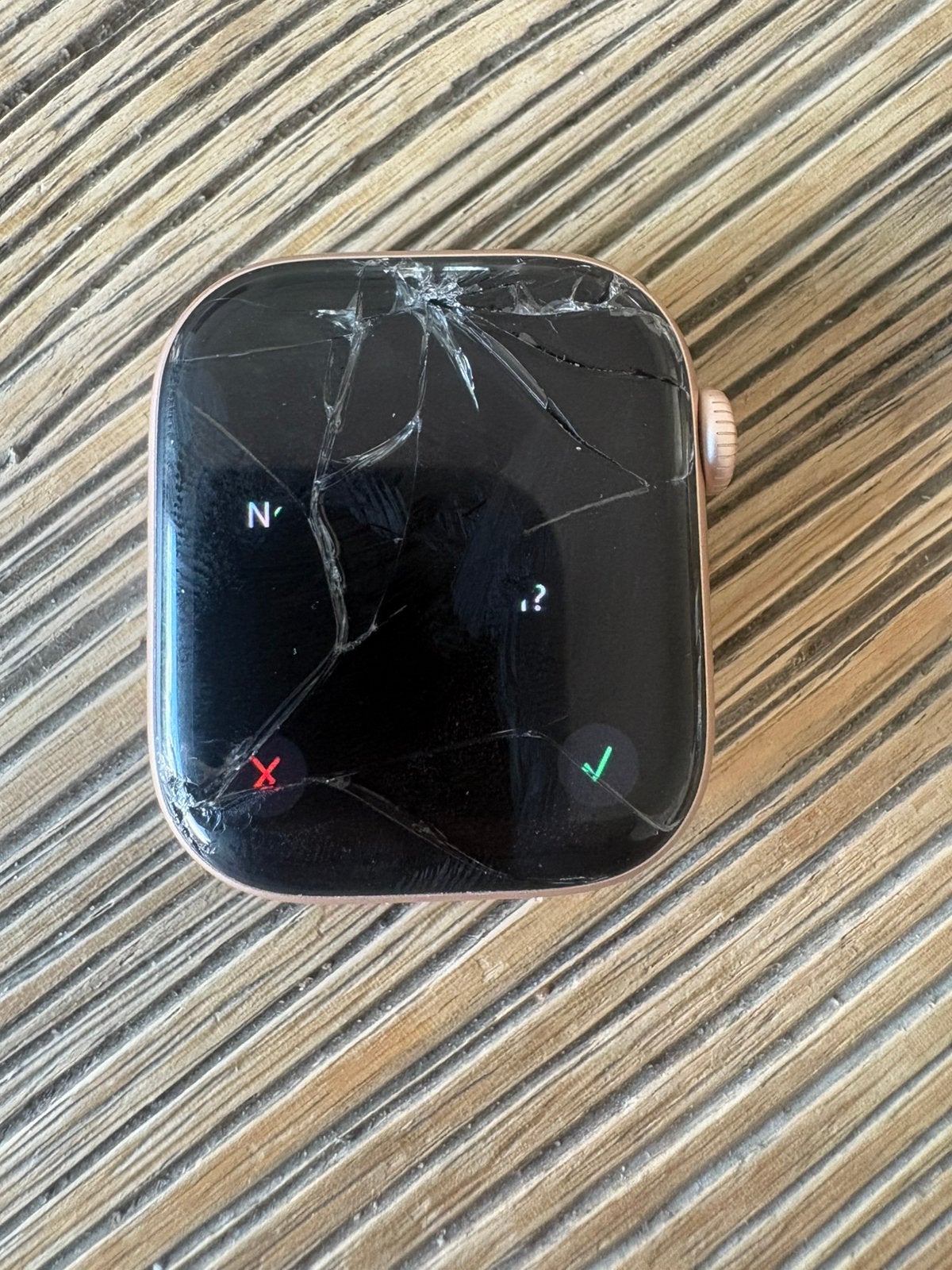 Apple watch serie 10 , 42 mm . Scherm kapot, Handtassen en Accessoires, Smartwatches, Ophalen of Verzenden, Gebruikt, Roze, IOS