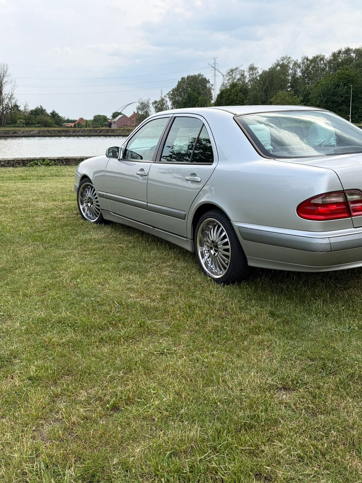 W210 e200 mercedes benz, Autos, Mercedes-Benz, Particulier, ABS, Diesel, Propulsion arrière, Enlèvement