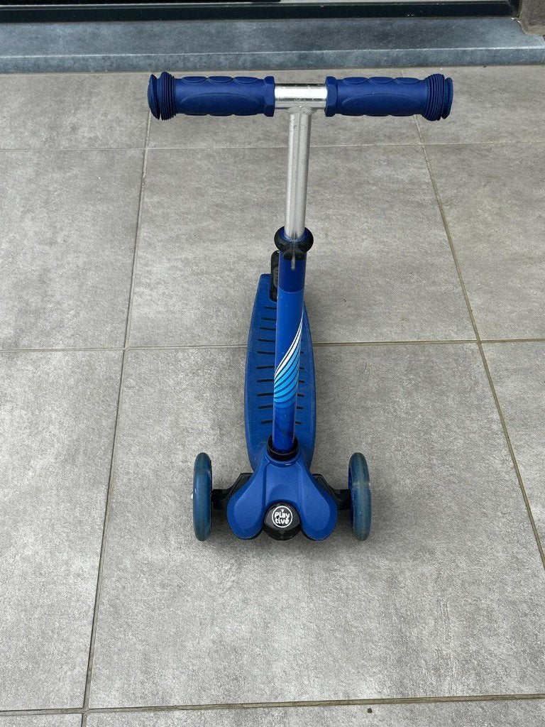 Step met lichtgevende wieltjes, Fietsen en Brommers, Ophalen, Gebruikt