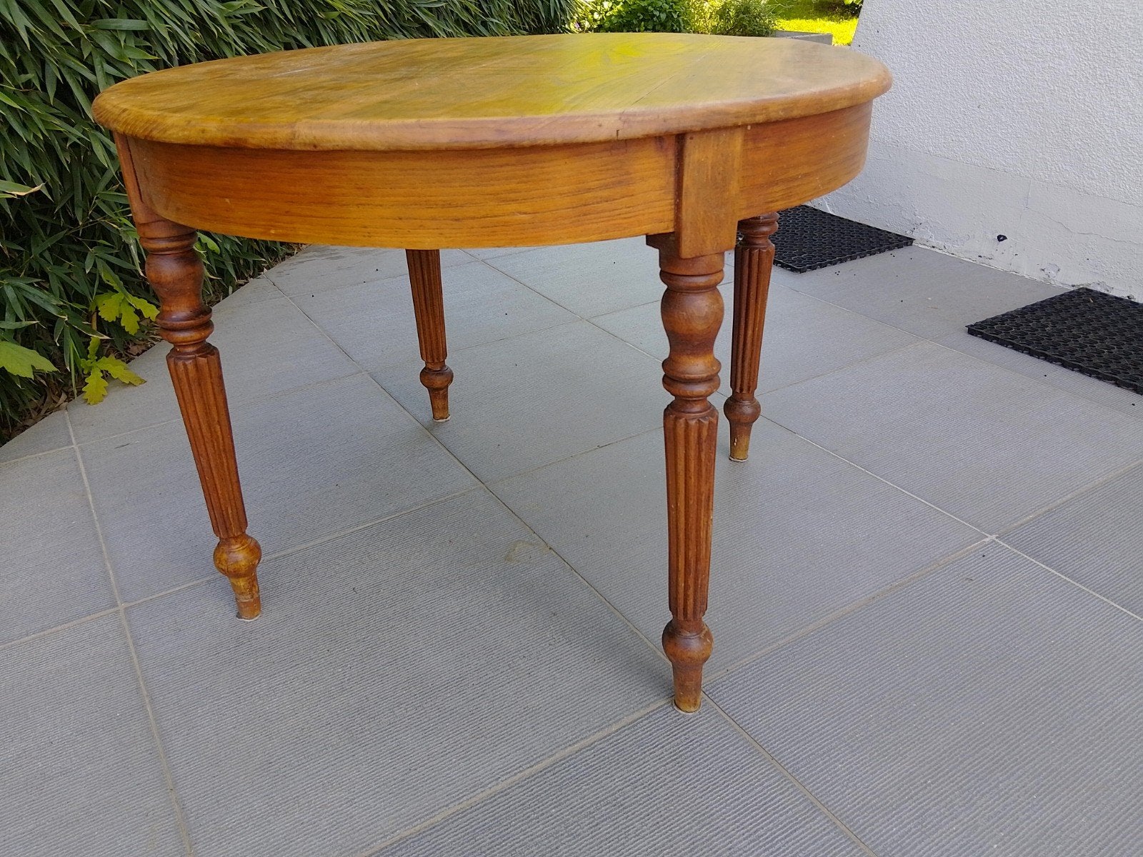Volhouten ronde tafel, Ophalen