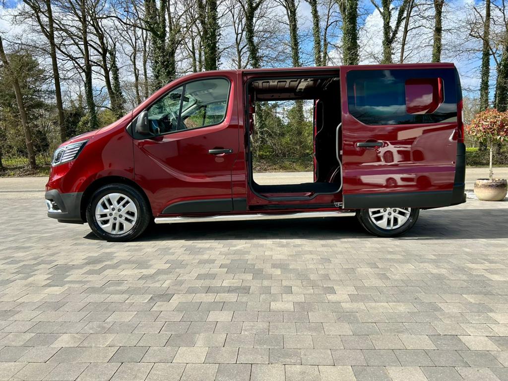 RENAULT TRAFIC | 2023 | 27.000 KM, Auto's, Bestelwagens en Lichte vracht, Bedrijf, Renault, Diesel, Euro 6, Dealer onderhouden