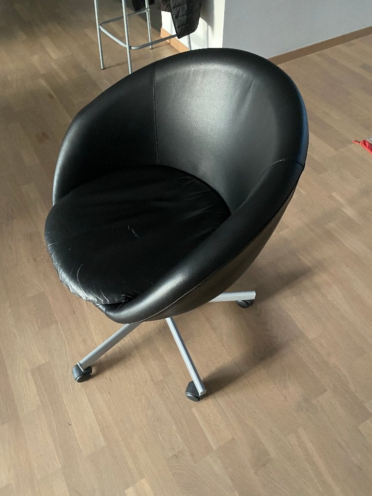SIEGE BUREAU PIVOTANTE IKEA SKRUVSTA, Enlèvement, Utilisé, Noir