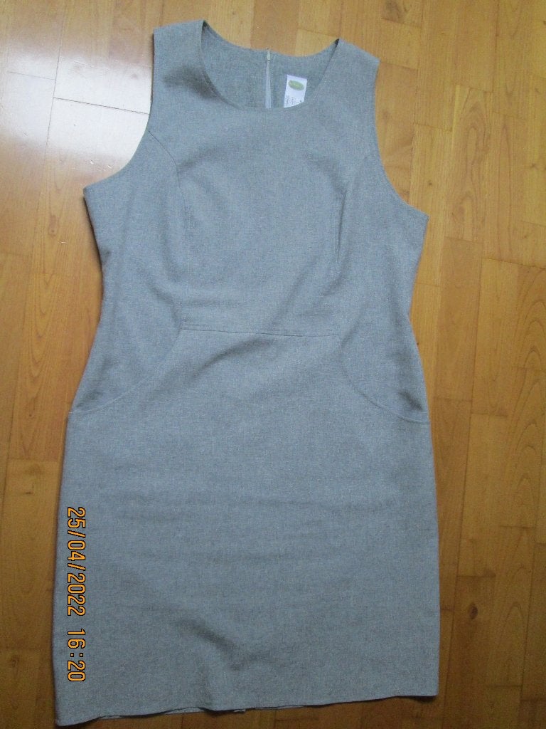 Robe chasuble gris clair sans manches « MARCA »  40-42, Vêtements | Femmes, Robes, Porté, Taille 38/40 (M), Gris, Au-dessus du genou
