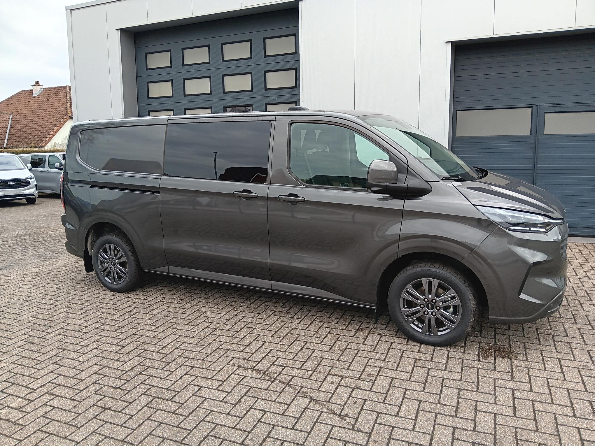 Ford Transit Custom Limited L2 170pk AUT 6pl, 360cam, adap, Auto's, Automaat, Stof, 4 cilinders, Adaptive Cruise Control