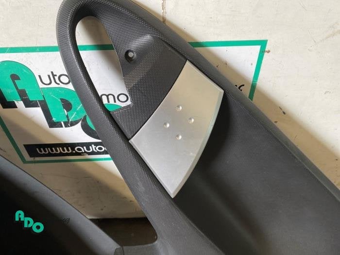 Poignée portière 4portes arrière droite d'un Peugeot 107, Autos : Pièces & Accessoires, Carrosserie & Tôlerie, -, 3 mois de garantie