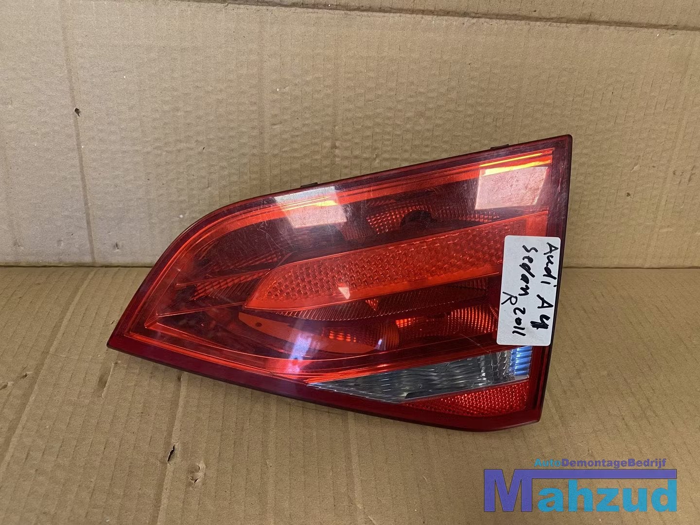 AUDI A4 B8 SEDAN Rechts binnen achterlicht Left backlight 8K, Gebruikt, AUDI AG, Auto-Union-Strasse 1
85045  Ingolstadt, DE, Audi