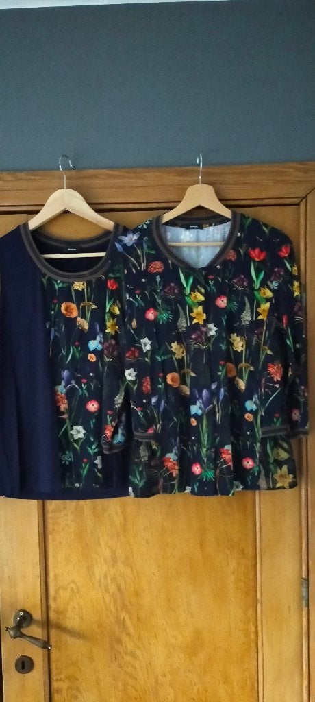 Set bloes + cardigan maat 44, Ophalen of Verzenden, Zo goed als nieuw, Maat 42/44 (L)