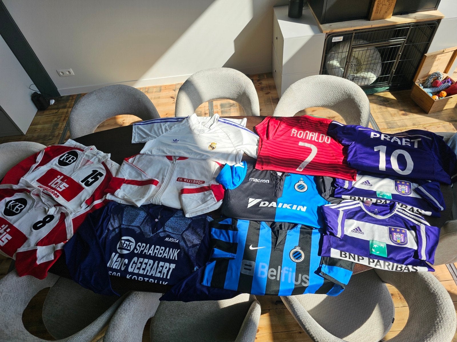 Lot sportshirts e.a, Enlèvement