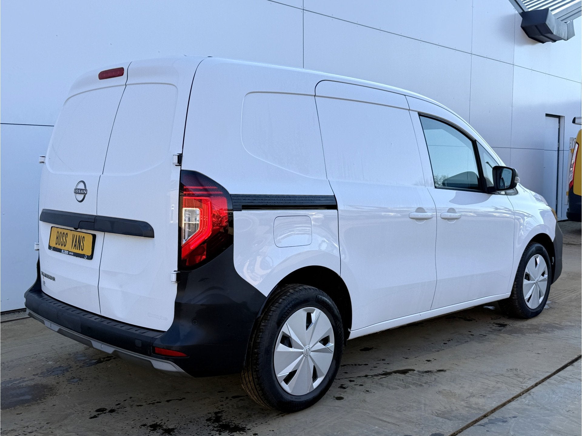 Nissan Townstar 1.3 TCe 130PK *Benzine* L1H1 LED Airco Cruis, Voorwielaandrijving, 1299 cc, Gebruikt, Zwart
